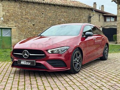 Usado Mercedes CLA200 Shooting Brake 150 CV (110 kW) 2021 Rojo Familiar