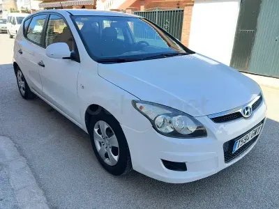 Usado Hyundai i30 Classic 109 CV (80 kW) 2008 Blanco Berlina