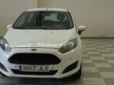 Usado Ford Fiesta Trend 82 CV (60 kW) 2015 Blanco Utilitario