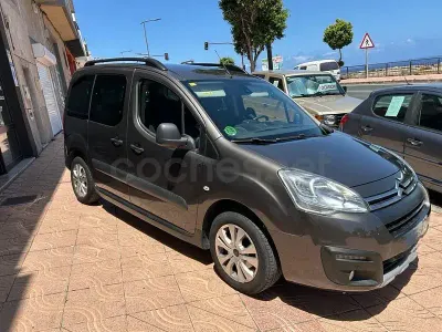 Usado Citroën Berlingo Feel 100 CV (73 kW) 2018 Gris / plata Monovolumen