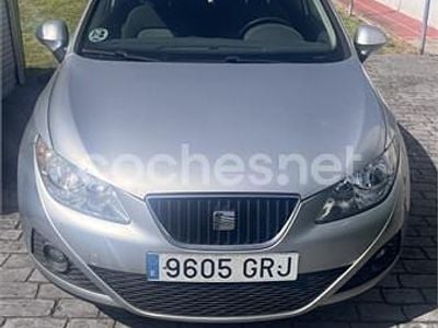 Usado Seat Ibiza Reference 100 CV (73 kW) 2009 Gris / plata Berlina