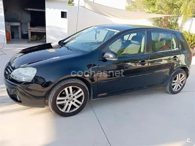 Usado VW Golf V Highline 105 CV (77 kW) 2007 Negro Berlina