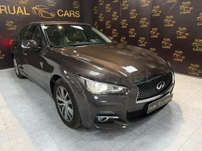 Usado Infiniti Q50 170 CV (125 kW) 2016 Gris / plata Berlina