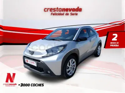 Usado Toyota Aygo X Play 72 CV (52 kW) 2023 Gris / plata SUV