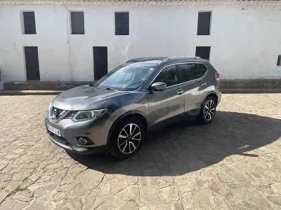 Usado Nissan X-Trail Tekna 130 CV (95 kW) 2015 Gris / plata SUV