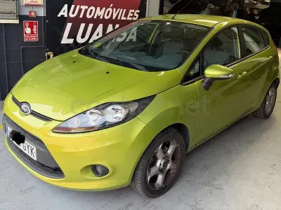 Usado Ford Fiesta Trend 68 CV (50 kW) 2010 Verde Berlina