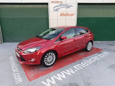 Usado Ford Focus Titanium 115 CV (84 kW) 2011 Granate Berlina