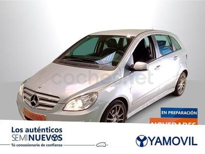 Usado Mercedes B180 109 CV (80 kW) 2011 Gris / plata Monovolumen