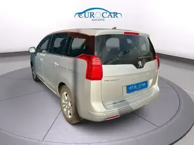 Usado Peugeot 5008 Premium 111 CV (81 kW) 2010 Gris Monovolumen