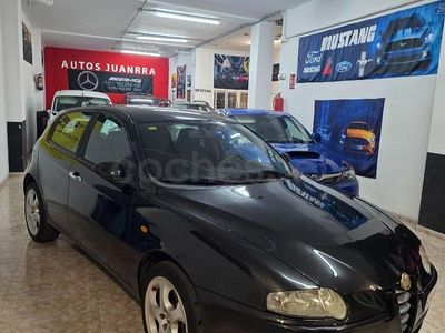 Usado Alfa Romeo 147 Distinctive 105 CV (77 kW) 2004 Negro Utilitario