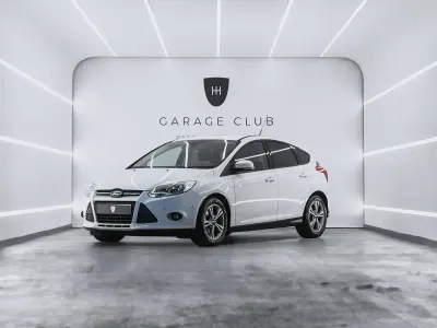 Usado Ford Focus Trend 125 CV (91 kW) 2014 Blanco Berlina