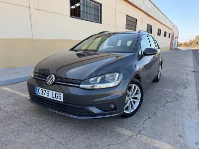 Usado VW Golf VII Edition 130 CV (95 kW) 2020 Gris / plata Familiar