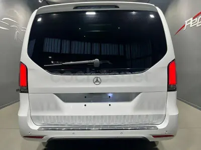 Usado Mercedes V300 Exclusive 239 CV (175 kW) 2024 Blanco Monovolumen