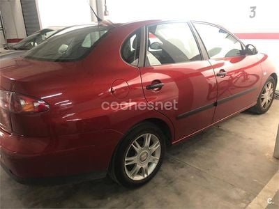 Usado Seat Cordoba Stylance 75 CV (55 kW) 2006 Granate Berlina