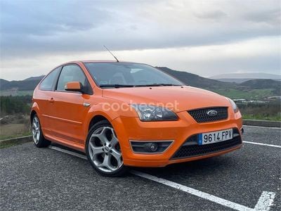 Usado Ford Focus ST 225 CV (165 kW) 2007 Naranja Berlina