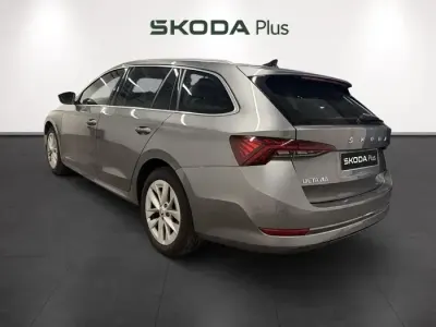 Usado Skoda Octavia Style 150 CV (110 kW) 2023 Gris Familiar