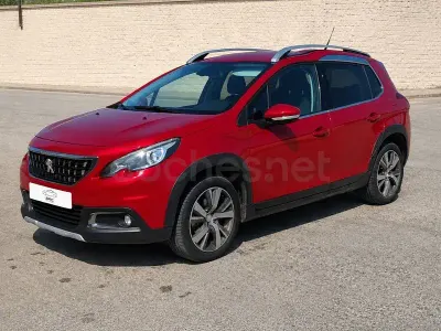 Usado Peugeot 2008 Allure 110 CV (80 kW) 2018 Rojo SUV