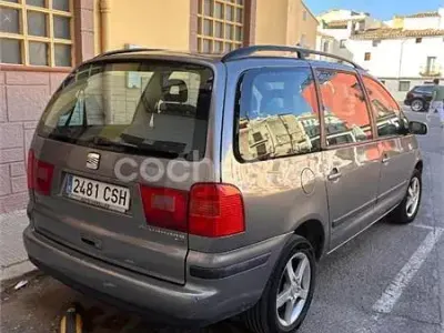Usado Seat Alhambra 130 CV (95 kW) 2004 Gris / plata Monovolumen