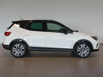 Usado Seat Arona FR 115 CV (84 kW) 2025 Blanco SUV
