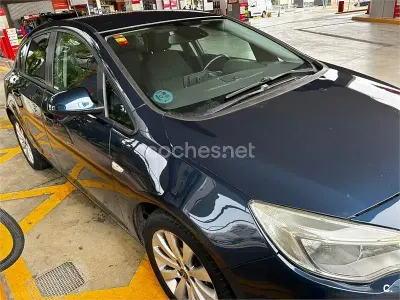 Usado Opel Astra Cosmo 115 CV (84 kW) 2010 Azul Berlina
