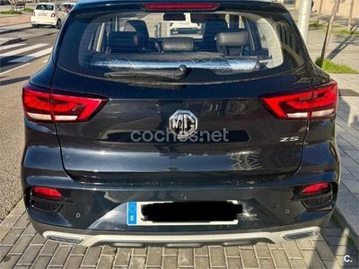 Usado MG ZS Luxury 111 CV (81 kW) 2022 Negro SUV