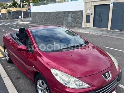 Usado Peugeot 307 CC 110 CV (80 kW) 2007 Granate Descapotable