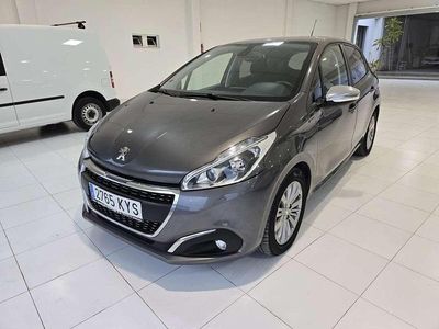 Usado Peugeot 208 Signature Sky 83 CV (61 kW) 2019 Gris / plata Utilitario