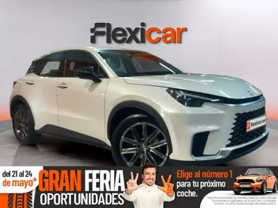 Usado Lexus LBX 136 CV (100 kW) 2024 Blanco SUV