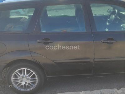Negro Usado 2001 Ford Focus Ambiente Berlina | 2000 €
