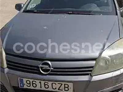 Usado Opel Astra Edition 100 HP (73 kW) 2004 Cinzento Sedan