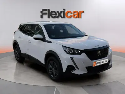 Usado Peugeot 2008 Active 110 CV (80 kW) 2021 Blanco SUV