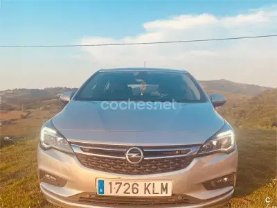 Usado Opel Astra Selective 125 CV (91 kW) 2018 Gris / plata Berlina