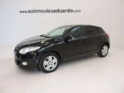 Usado Renault Mégane Dynamique 116 CV (85 kW) 2012 Negro Berlina