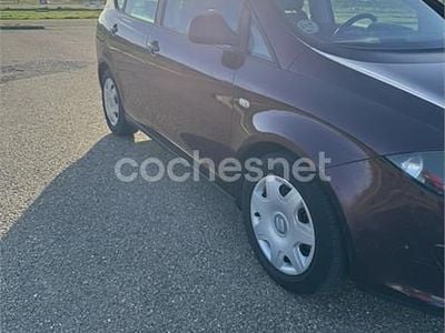 Usado Seat Altea XL Stylance 105 CV (77 kW) 2007 Granate Monovolumen