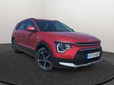 Usado Kia Niro 129 CV (94 kW) 2025 Rojo SUV