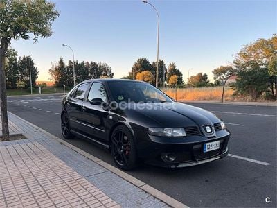 Usado Seat Leon CUPRA 210 CV (154 kW) 2003 Negro Utilitario