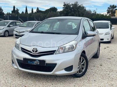 Usado Toyota Yaris Active 90 CV (66 kW) 2012 Gris / plata Berlina