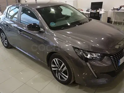 Usado Peugeot 208 Active 75 CV (55 kW) 2022 Gris / plata Utilitario