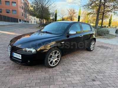 Usado Alfa Romeo 147 Distinctive 105 CV (77 kW) 2010 Negro Utilitario