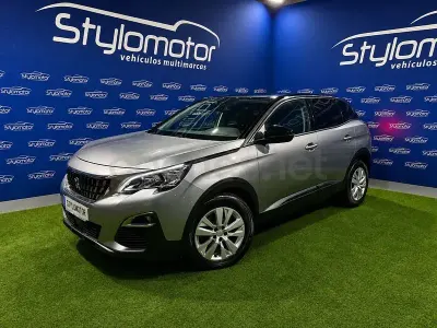 Usado Peugeot 3008 Active 130 CV (95 kW) 2020 Gris / plata SUV
