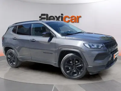 Usado Jeep Compass Night Eagle 131 CV (96 kW) 2022 Gris SUV