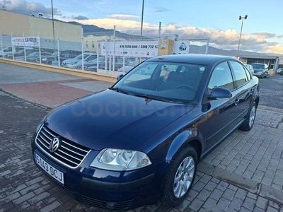 Usado VW Passat Edition 100 CV (73 kW) 2005 Azul Berlina