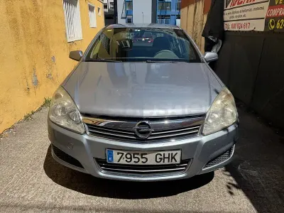 Usado Opel Astra Enjoy 110 CV (80 kW) 2009 Gris / plata Berlina