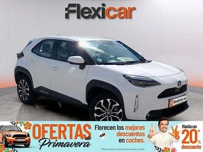 Usado Toyota Yaris Hybrid Active 116 CV (85 kW) 2022 Blanco