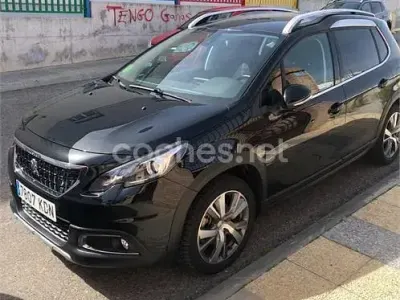 Usado Peugeot 2008 Allure 120 CV (88 kW) 2017 Negro SUV