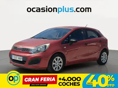 Usado Kia Rio 86 CV (63 kW) 2011 Rojo Utilitario