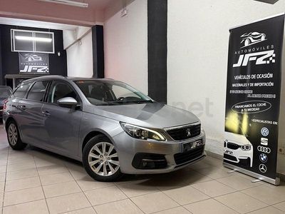 Usado Peugeot 308 SW Allure 130 CV (95 kW) 2019 Gris / plata Familiar