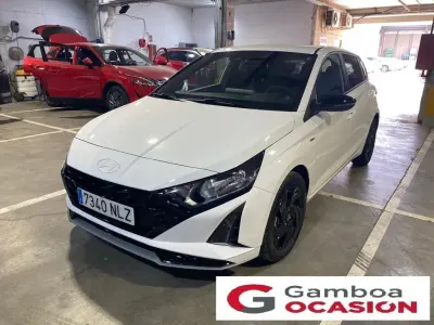 Nuevo Hyundai i20 Blackline 90 CV (66 kW) 2026 Rojo Utilitario