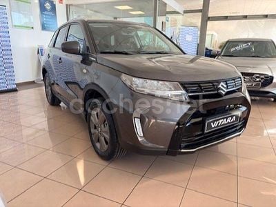 Gris / plata Usado 2024 Suzuki Vitara SUV | 29.850 €