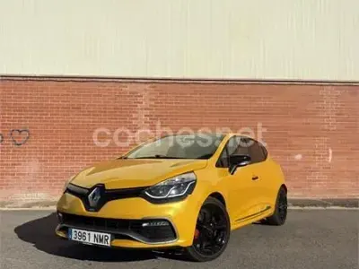 Usado Renault Clio IV 200 CV (147 kW) 2014 Amarillo Berlina
